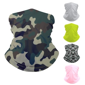 Puede incluir: Cinco cuellos de diferentes patrones. Los cuellos están hechos de una tela suave y elástica y están disponibles en una variedad de colores y patrones, incluyendo camuflaje, gris, verde, rosa y negro.
