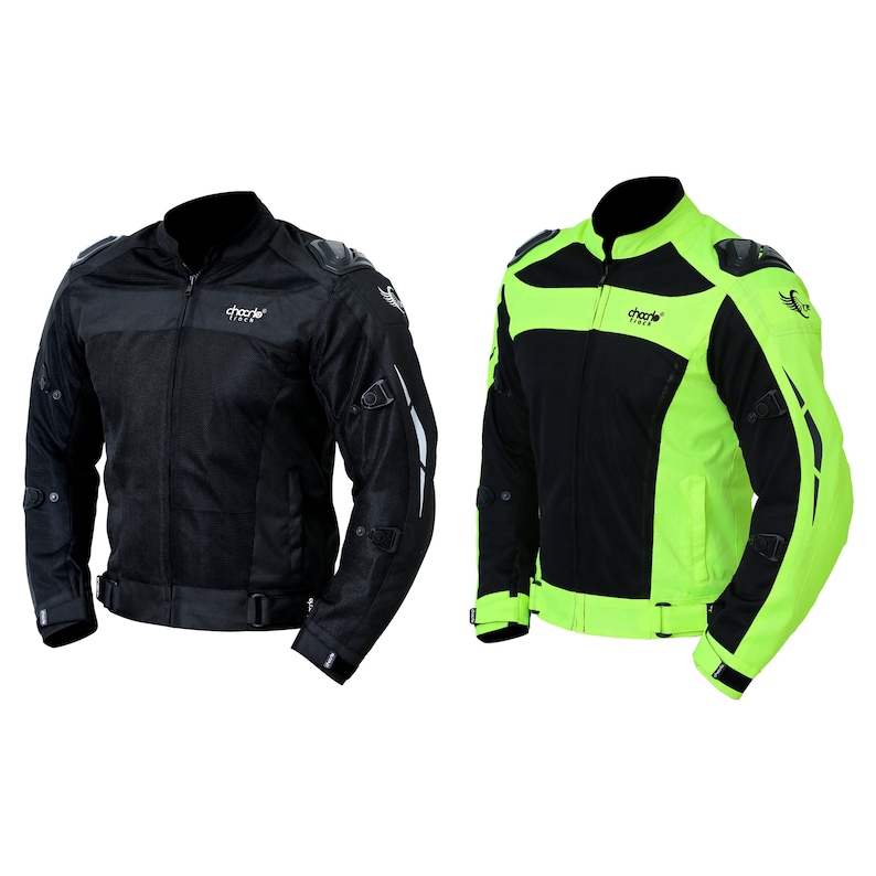 K&ouml;nnte beinhalten: Zwei Motorradjacken, eine schwarze und eine mit einem leuchtend gr&uuml;nen Einsatz. Beide Jacken haben ein Mesh-Design und werden von der Marke "Chobe" mit dem Logo "Chobe Track" auf der Brust hergestellt.