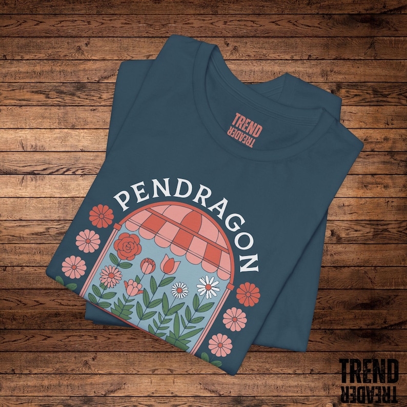 Howl's bewegliches Schloss Blumen-Shop-Shirt Studio Ghibli inspiriert T-Shirt Miyazaki Magie Blumen T-Shirt Verzauberte Garten-Shirt Sophie & Howl Geschenk Bild 6