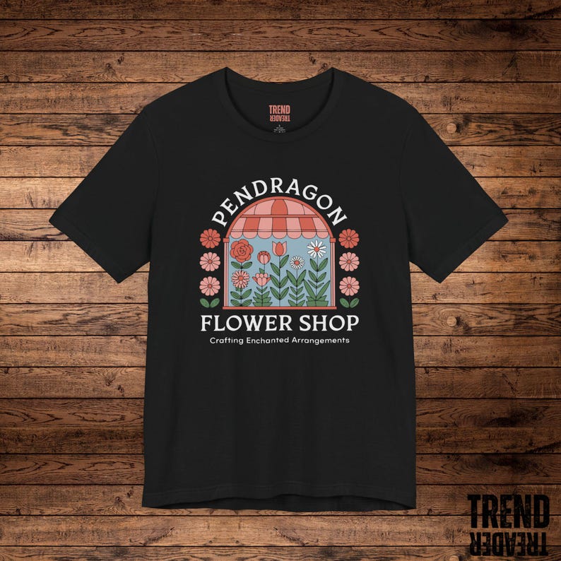 Howl's bewegliches Schloss Blumen-Shop-Shirt Studio Ghibli inspiriert T-Shirt Miyazaki Magie Blumen T-Shirt Verzauberte Garten-Shirt Sophie & Howl Geschenk Bild 2