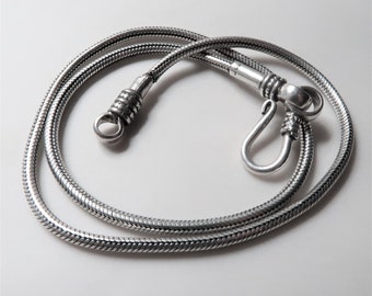 REDUCED 2.5mm screw fasten 92.5 silver snake chain