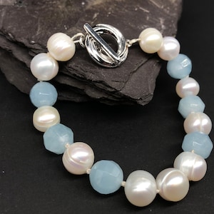 Aquamarine and White Freshwater cultured pearl Bracelet