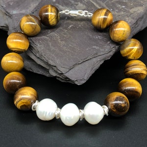 Tiger Eye and White Freshwater cultured pearl Bracelet