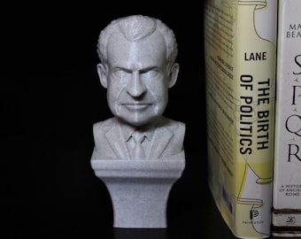 Busto de Richard Nixon; Estatua de 7" del presidente estadounidense; Watergate; casi acusado, pero dimitido