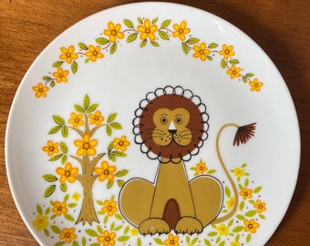 Vintage Fine Porcelain Elgate Plate Beautiful Safari Scene Animal Illustrations Lion Elephant Giraffe Monkeys African Decor Circa 2000