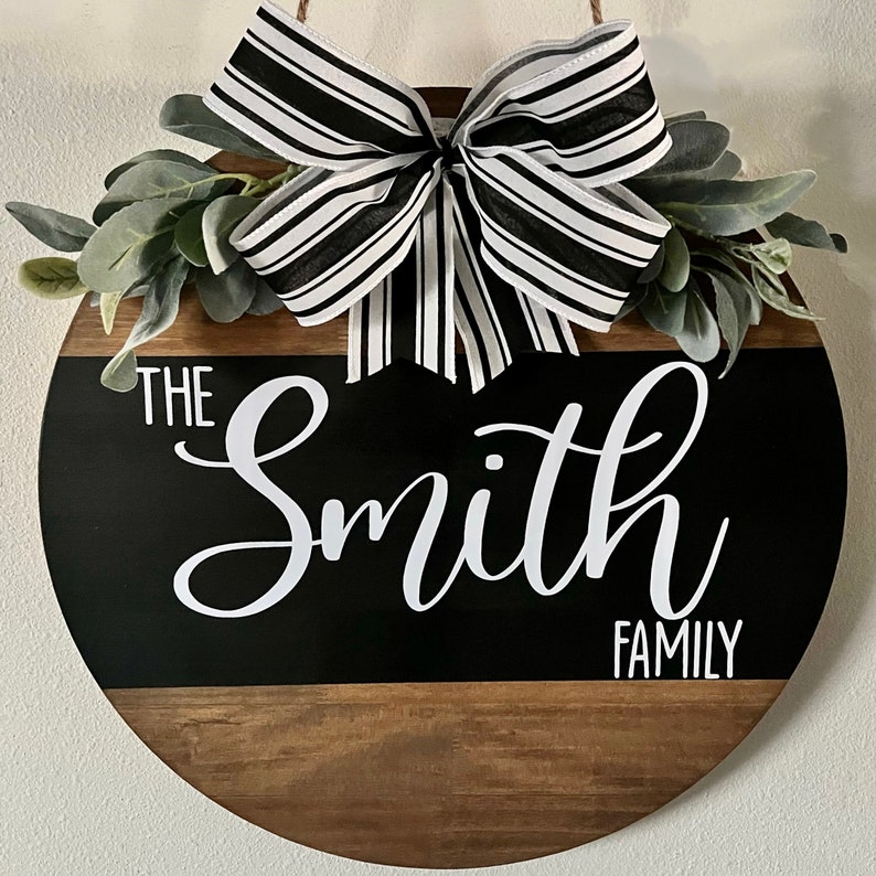 Personalized Family Last Name Sign, Front Door Hanger, Family Name Gift, Round Last Name Front Door Sign, Closing Gift, Mothers Day Gift image 1