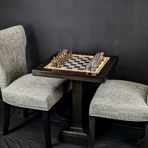 The Rook Black Chess Table Ceramic Tile LED Illuminated Resin Solid Wood Table, Handmade Artisan Chess Pedestal Game Table Bild 7