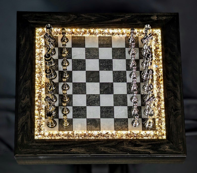 The Rook Black Chess Table Ceramic Tile LED Illuminated Resin Solid Wood Table, Handmade Artisan Chess Pedestal Game Table Bild 10