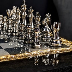The Rook Black Chess Table Ceramic Tile LED Illuminated Resin Solid Wood Table, Handmade Artisan Chess Pedestal Game Table Bild 2