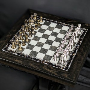 The Rook Black Chess Table Ceramic Tile LED Illuminated Resin Solid Wood Table, Handmade Artisan Chess Pedestal Game Table Bild 9