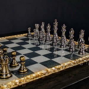 The Rook Black Chess Table Ceramic Tile LED Illuminated Resin Solid Wood Table, Handmade Artisan Chess Pedestal Game Table Bild 8