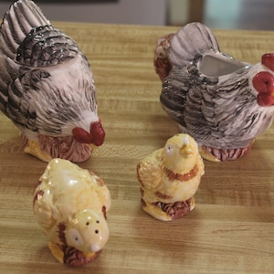 Ceramic Wilton Court Chicken Table Set