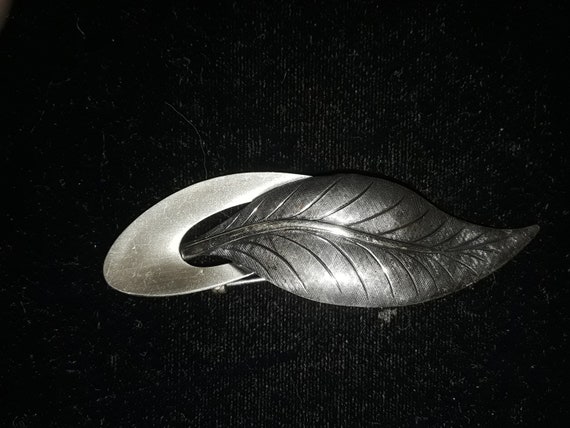 Vintage Sterling 925 Modern Design Leaf Brooch by Beaucraft  display picture 3