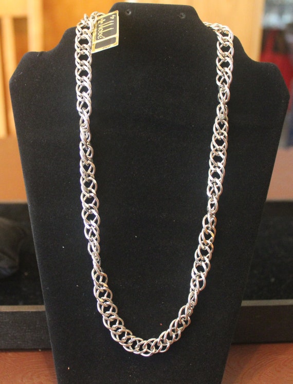 Hobe Interlocking Chain Necklace - image 1