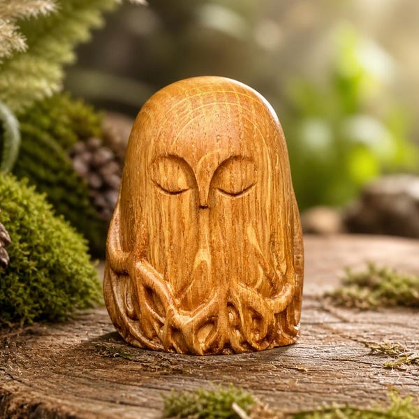 Tótem de madera tallado a mano con forma de espíritu del bosque – Pequeño tótem protector, decoración acogedora para el hogar.