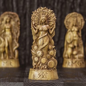 Ek Sunna-staty, nordisk hednisk gudinna-altareskulptur bild 2