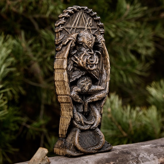 Hand-Carved Oak Cthulhu statue: Lovecraft story Altar Figurine