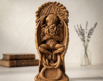 Oak Wood Cthulhu Statue: Lovecraftian Cosmic Horror Decor