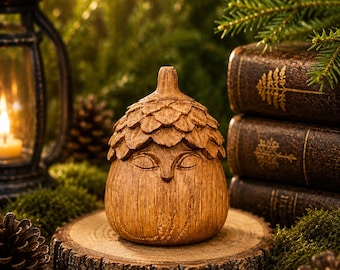 Figura de madera de bellota, espíritu del bosque – Guardián del bosque, decoración acogedora de estilo cottagecore.