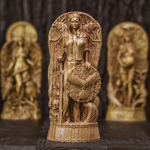 Handgeschnitzte Morrígan Göttin Statue | Keltische Rabe Königin von Krieg & Schicksal, Pagan Altar Dekoration, Wicca Hexerei Geschenk