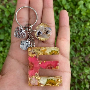 Personalized Resin Initial Keychain with Real Flowers & Photo Charm – Custom Keepsake, Birthday Gift, Gift for Her