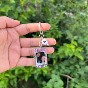 Llavero con foto personalizado con letras y dije de letra - Personalízalo con tu foto, llavero con foto de resina, personalizado, llaveros con foto,