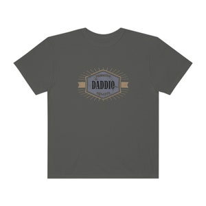 Daddio Shirt Gift Daddio New Daddio Shirt Pregnancy Reveal Grandpa Shirt From Grandkids Shirt Cool Daddio Unisex Garment-Dyed T-shirt Pepper