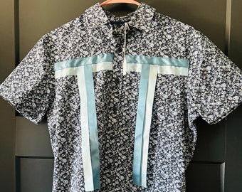 Native American Made Men’s Blue Floral Modern Short Sleeve Ribbon Shirt - Slim Small S