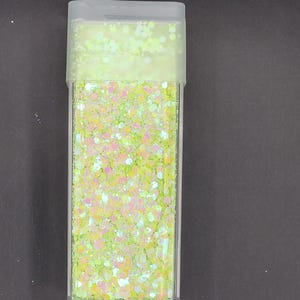 Grosses paillettes vert clair et roses pastel