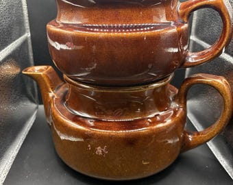 Tetera/cafetera de goteo marrón de gres vintage estadounidense con tapa.