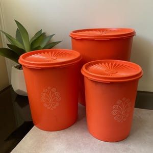 Zestaw 3 pojemników Vintage Tupperware do układania w stosy Servalier Orange