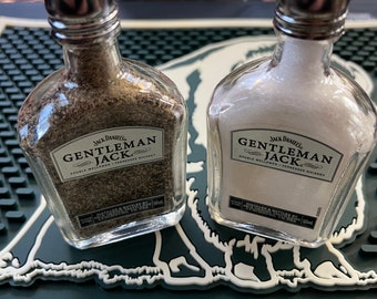 Gentleman Jack recicló saleros y pimenteros