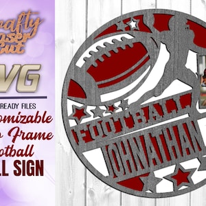 Arquivos personalizáveis de placa de futebol SVG Glowforge com moldura para foto - Arquivos de corte a laser de placas de esportes de futebol personalizados - Arquivos de corte de monogramas esportivos