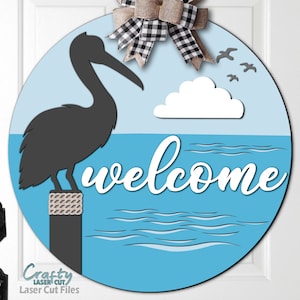 Pelican Door Hanger SVG - File tagliati al laser - Spiaggia SVG - Gabbiano SVG - Cartello di benvenuto Svg - Cartello porta spiaggia - Arredamento costiero - File Glowforge