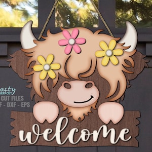 ハイランド牛のウェルカムサイン SVG - 牛のドアハンガー SVG - レーザーカットファイル - 牛の SVG - デイジー SVG - 牛のドアサイン - 花柄の牛 - Glowforge ファイル