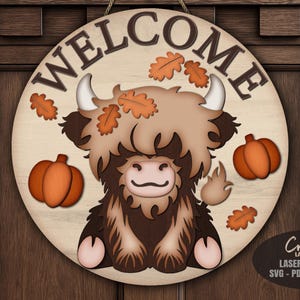 File SVG per il taglio laser di un appendiabiti da porta a forma di mucca delle Highlands: Ciao autunno, cartello di benvenuto con zucca SVG, Glowforge