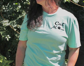 Cat Mom T-Shirt, Cat Mom, Cat Lover Shirt, Cat Mom Gift, Cat Lover Gift, Gifts for Cat Lovers, Cat Themed Gifts, Cat Lady Gift, Cat Owner