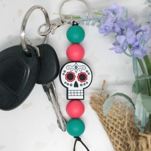 Sugar Skull Silicone Beaded Keychain, Halloween Keychain, Sugar Skull Gifts, Skull Keychain, Beaded Keychain, Gothic Keychain, Skull Gifts