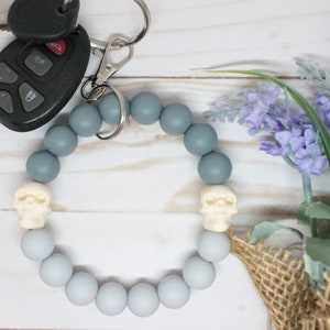 Gray Skull Beaded Wristlet, Skull Wristlet, Silicone Beaded Wristlet, Wristlet Keychain, Beaded Wristlet, Wristlet, Halloween Wristlet