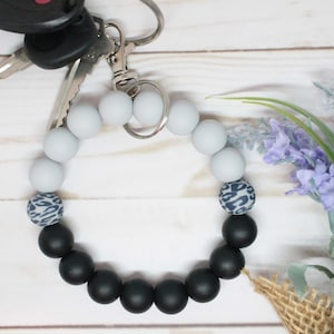Gray Leopard Beaded Wristlet, Leopard Wristlet, Silicone Beaded Wristlet, Wristlet Keychain, Beaded Wristlet, Leopard Print Wristlet