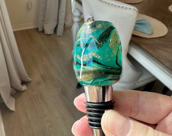 Green Wine Stopper, Wine Bottle Stopper, Beverage Bottle Stopper, Wine Cork, Wine Stopper Favor, Holiday Gift, Stocking Stuffer, wine bottle