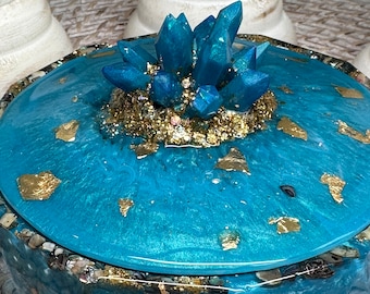 Handgemaakte sieradendoos van hars: decor abalone en kristal