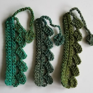 Scalloped Edge Crochet Bookmarks image 2