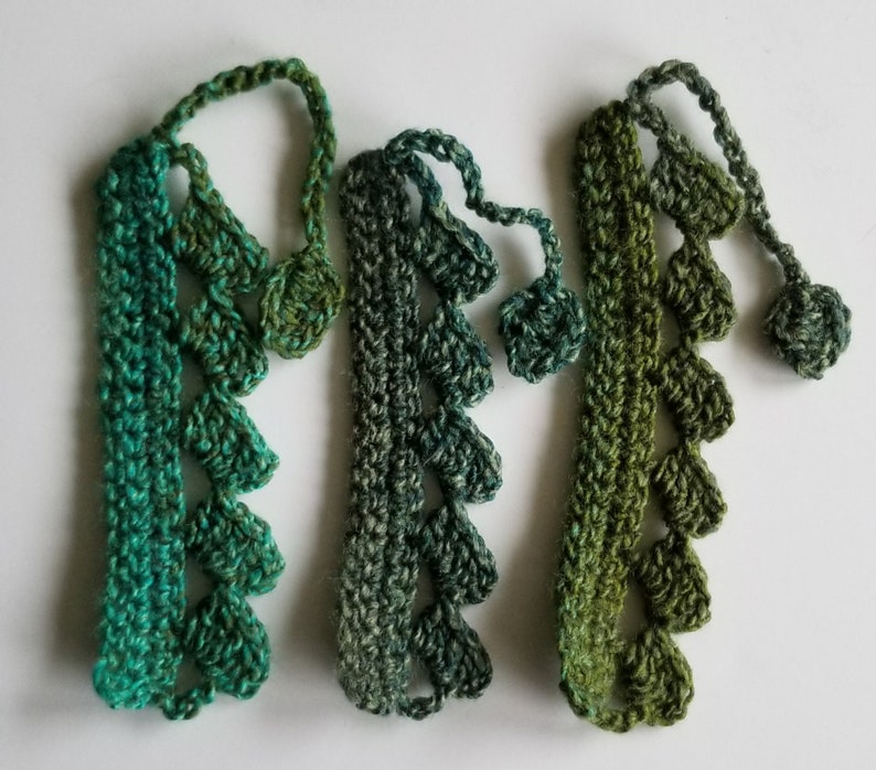 Scalloped Edge Crochet Bookmarks image 2