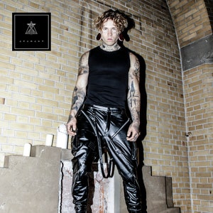 Pantaloni da combattimento in pelle fatti a mano - Abbigliamento tecnico militare punk gotico - Pantaloni con cavallo basso alla moda scura - Abbigliamento maschile d&#39;avanguardia - Moda berlinese