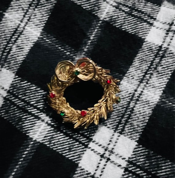 Antique 70’s Vintage Christmas Wreath Brooch