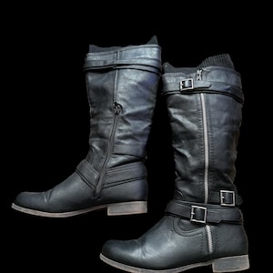 Black Women’s Boots size 8.5 Buckle Low Heel~