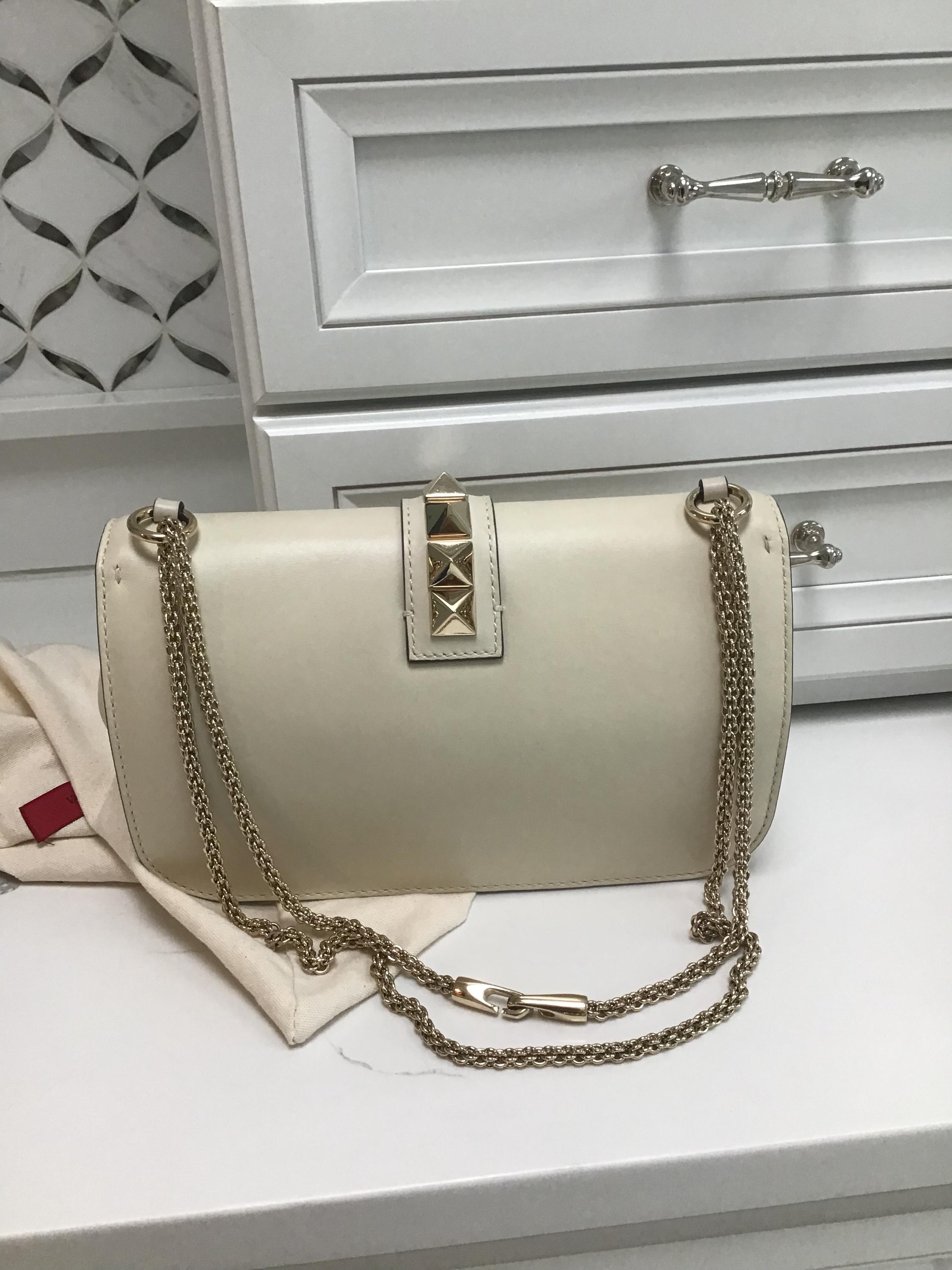 【関税&送料込】Valentino Garavani Ivory Leather Rockstud Cr Valentino Garavani - Rockstud Ivory Leather Mini Crossbody Bag