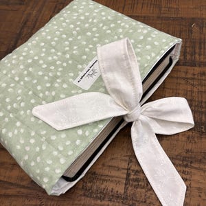 Quilted Bible Sleeve - Handmade Bible Cover with Bow - Floral Bible Bag - Book Cover - Cotton Book Bag - Tablet Case - Christian Girl Gift