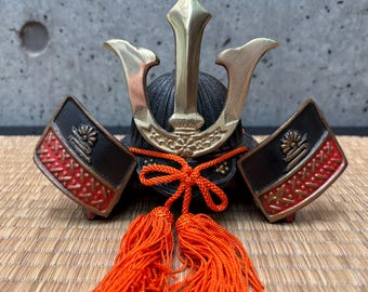 Réplica de casco de armadura samurái Kabuto Genji de hierro fundido/latón de época